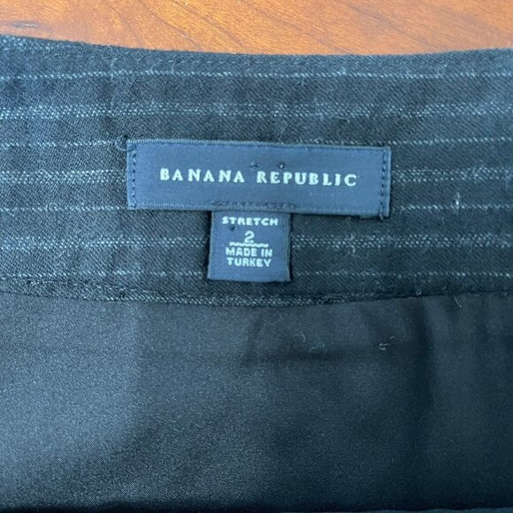 Banana Republic Stretch Mini Skirt. Size 2. Wool Mini Black Gray Striped. - Picture 2 of 7